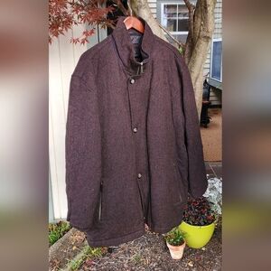 Men's Stylish, Polished Warm Winter Jos A Banks Coat. Zipper and button closure.